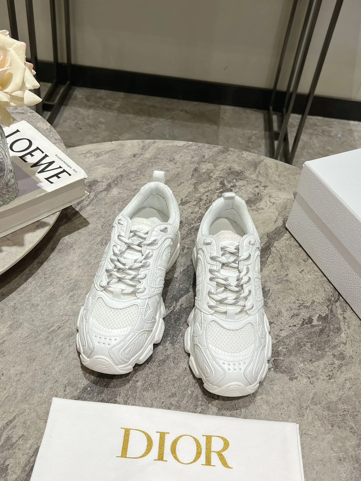 👟👟Ex-factory price 600👟👟 The latest hot model, the star model 2024 main hot product, the newly released Dior Chrono new casual sports shoes, running shoes, dad shoes are really cool, full of futuristic feeling! Really cool! Once again interpreting Dior's concept of cool fashion, the lucky star will bless you with good luck. The new EVA sole is super light and super soft! A perfect replica of the original! Fully matched material and mold! ! Women’s size: 35-39 (40.41 customized)